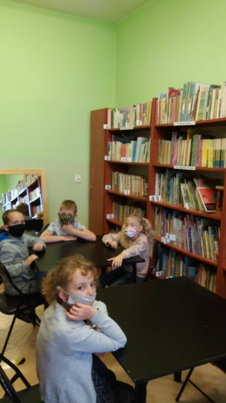 Pasowanie uczniów klasy I na czytelnika biblioteki szkolnej 